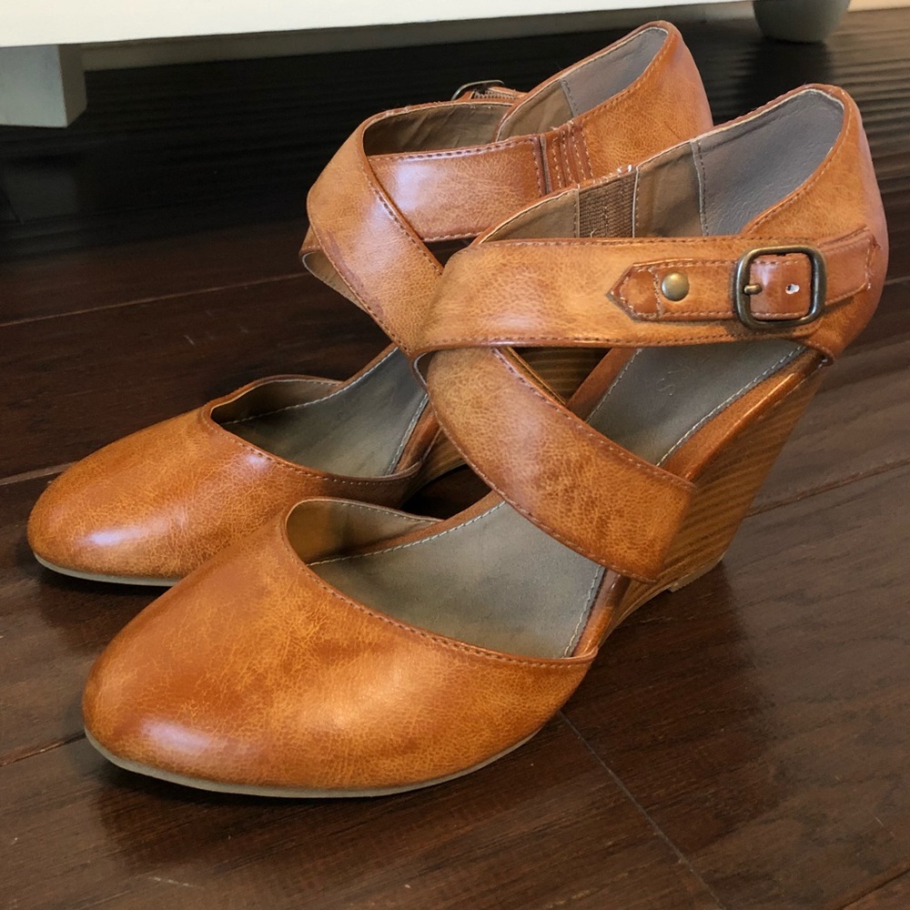 Leather Closed Toe Wedges 8.5